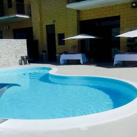 Couette-café Bisceglia 4*